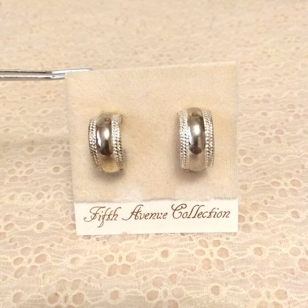 Vintage Silver Tone Earrings Non-Pierced Clip Earrings Timeless VTG Jewelry